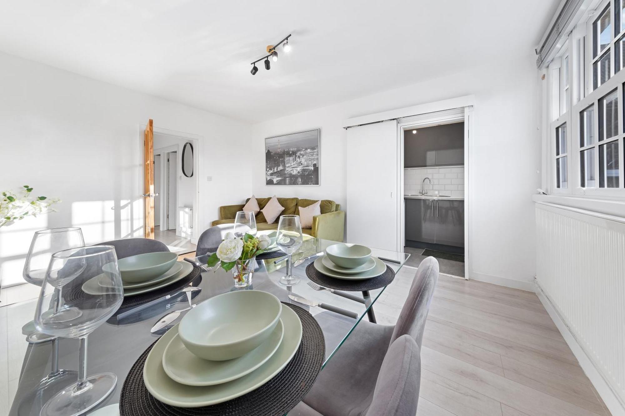 Four-bedroom Luxury Living - Westminster & Vauxhall Apartment