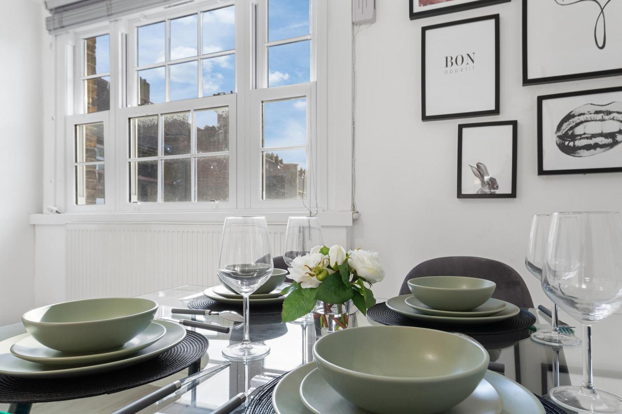 Four-bedroom Luxury Living - Westminster & Vauxhall *